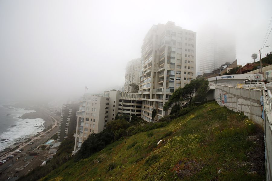 Tras intensas lluvias en Viña del Mar: evacuan a residentes del edificio Euromarina II por socavón