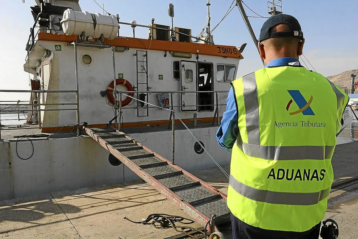 Muere un narcotraficante tras una persecución del Servicio de Aduanas frente a la costa de Caños de Meca (Cádiz)