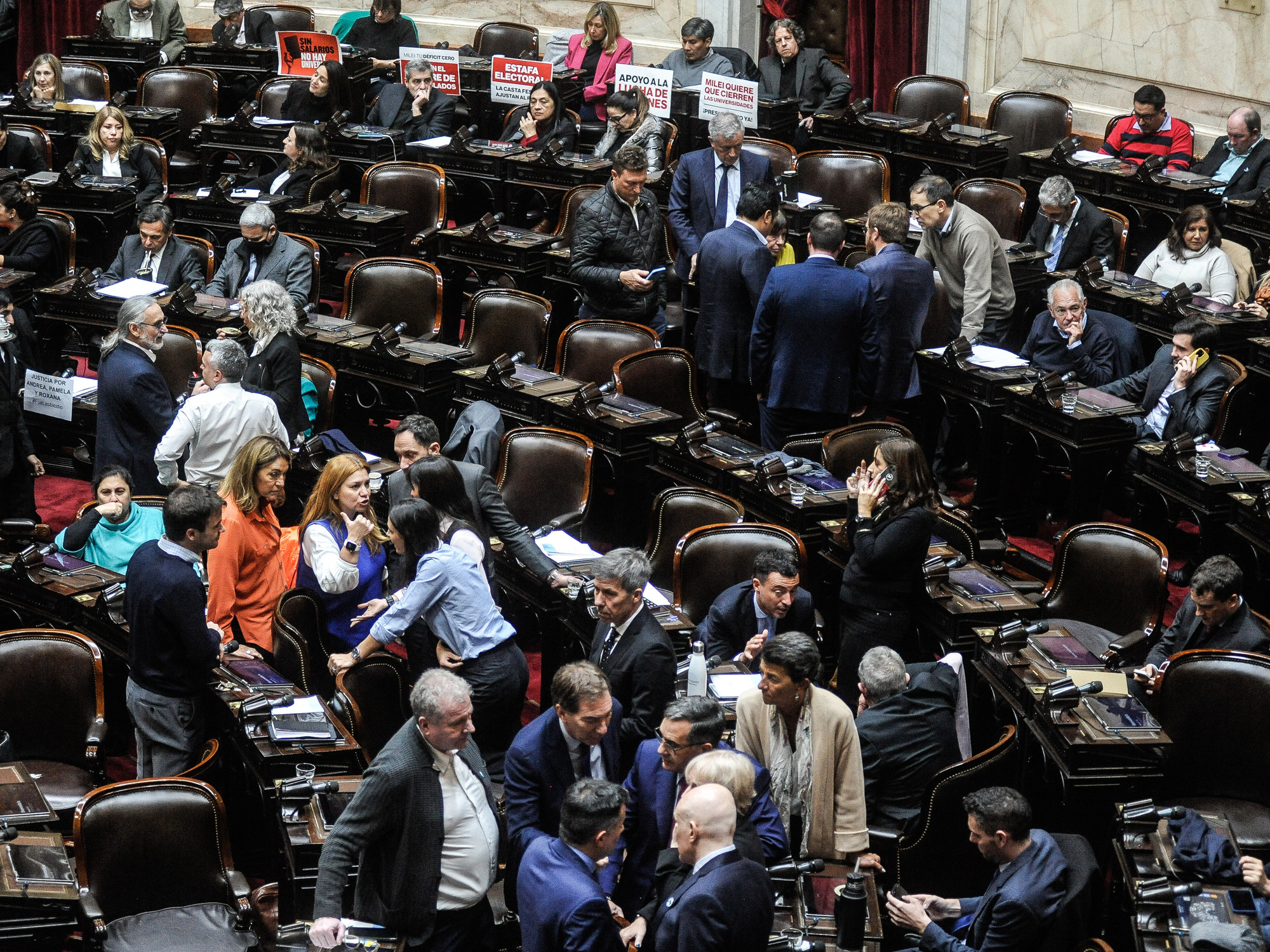 Tras las subas en el Senado, ahora los diputados quieren aumentarse un 80% los sueldos, pero la oposición quiere más