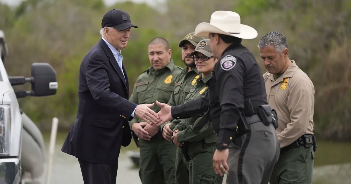 Joe Biden ordenó el cierre temporal de la frontera con México ante el creciente número de migrantes