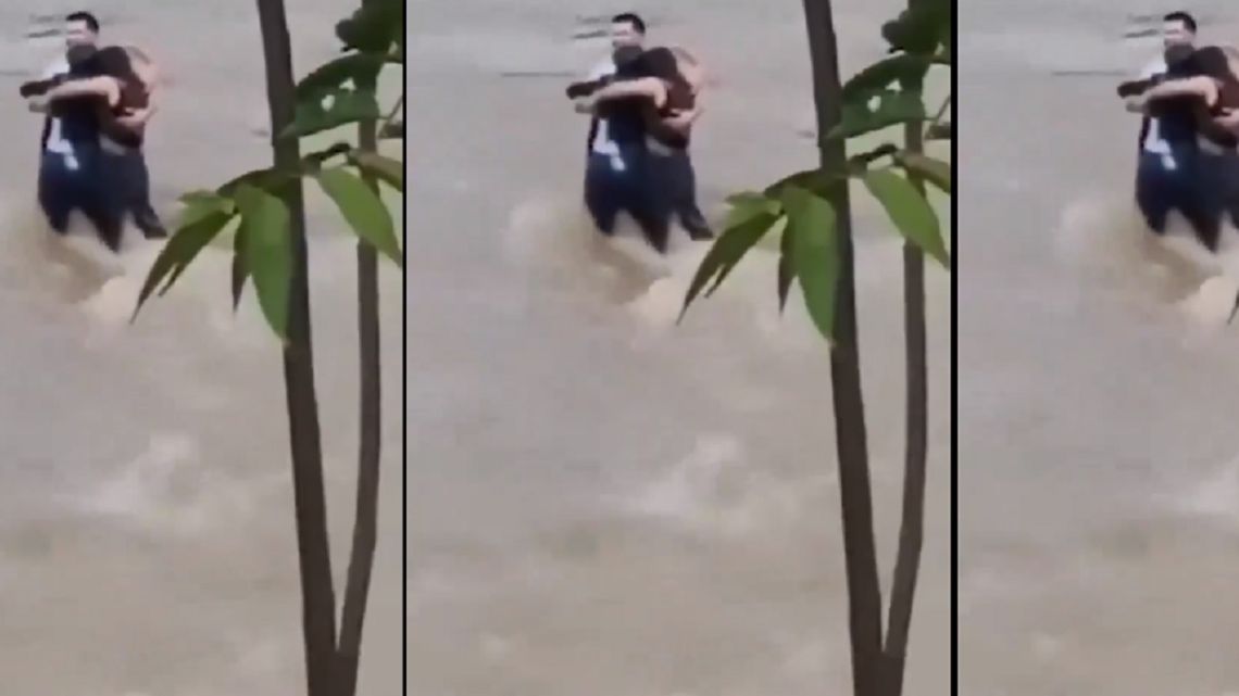 El último abrazo: tres chicos mueren arrastrados por las inundaciones en Italia