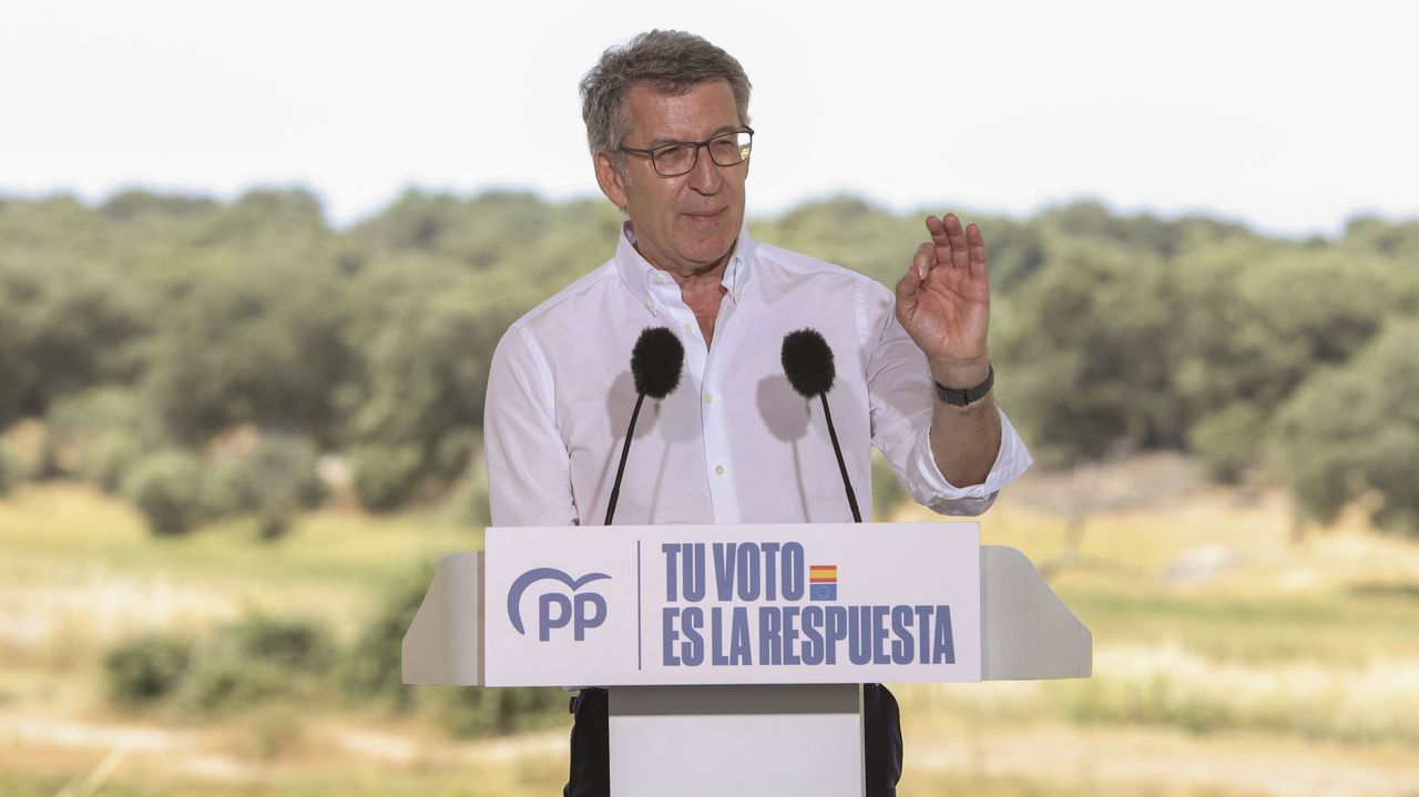 Feijoo cree que en España «se intenta silenciar cualquier crítica al puto amo»