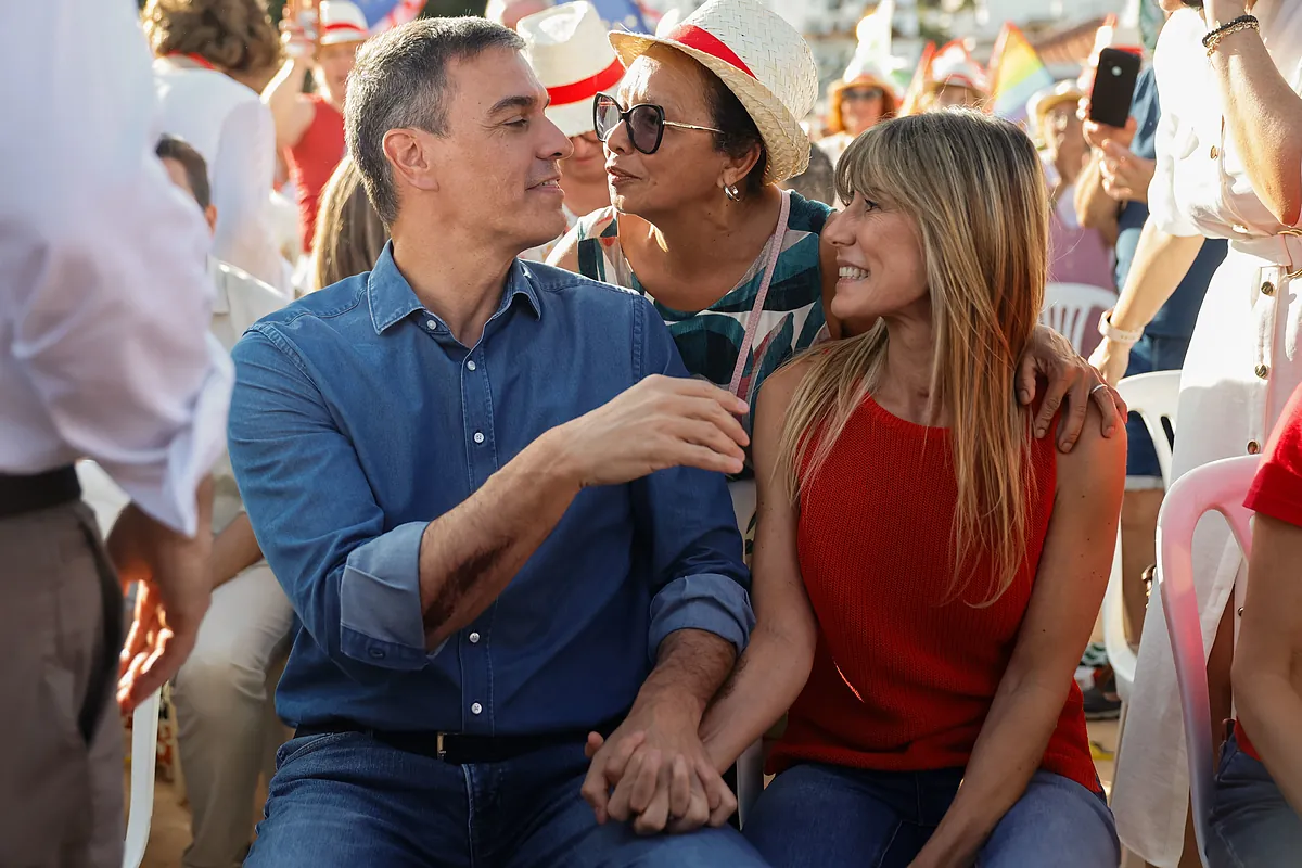 Sánchez acude con Begoña Gómez a un mitin del PSOE un día después de ser citada por el juez