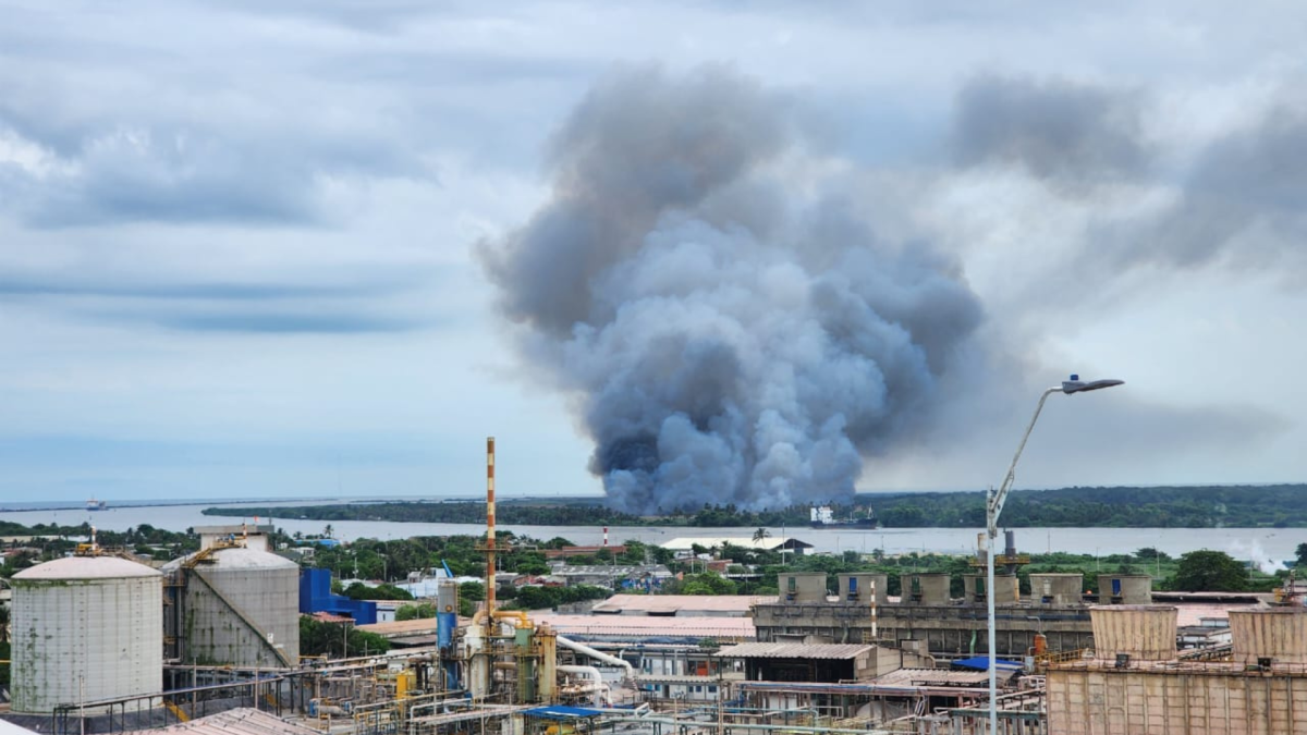 Reportan incendio en Isla 1928, a orillas del río Magdalena