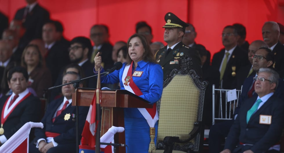 Boluarte en ceremonia por la Batalla de Arica: “Mi gobierno sigue el legado de Bolognesi”