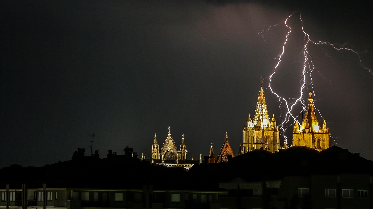 La AEMET avisa: descenso de temperaturas y numerosas tormentas en estas zonas de España