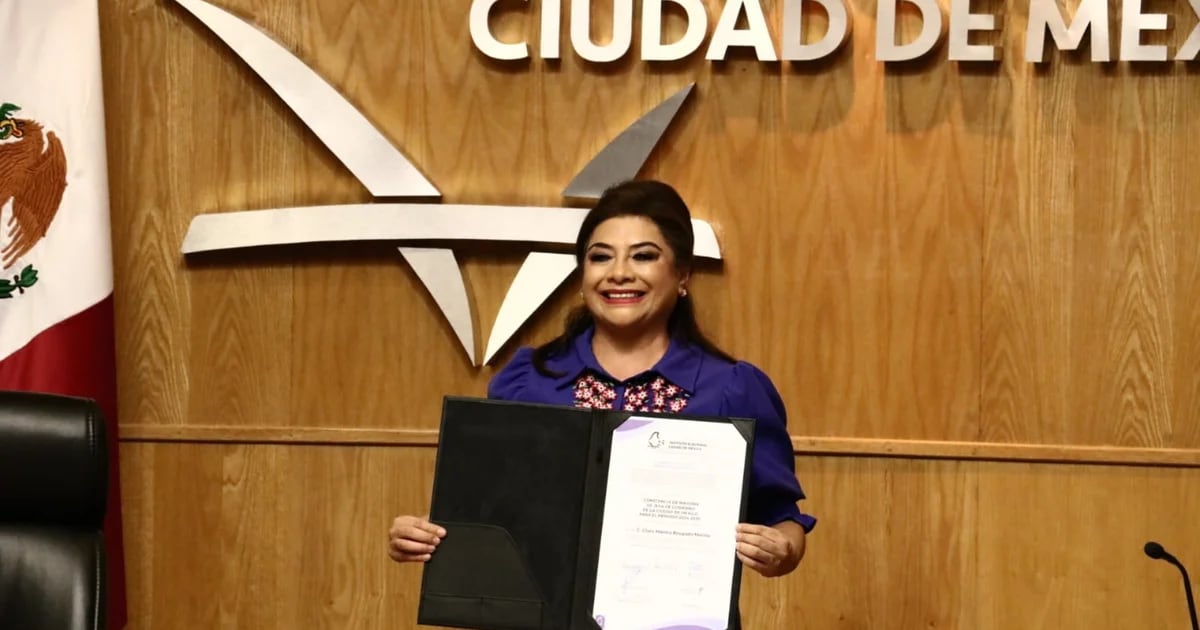 Clara Brugada recibe constancia de mayoría de votos como Jefa de Gobierno de CDMX: “No les voy a fallar”