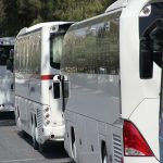 buses que dejan andando el motor detenidos, ilegal?